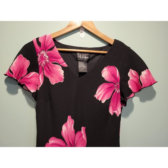 Black Pink Floral Short Flutter Sleeve Fluted Hem Dress Sz 8 Whimsygoth - Picture 2 of 6